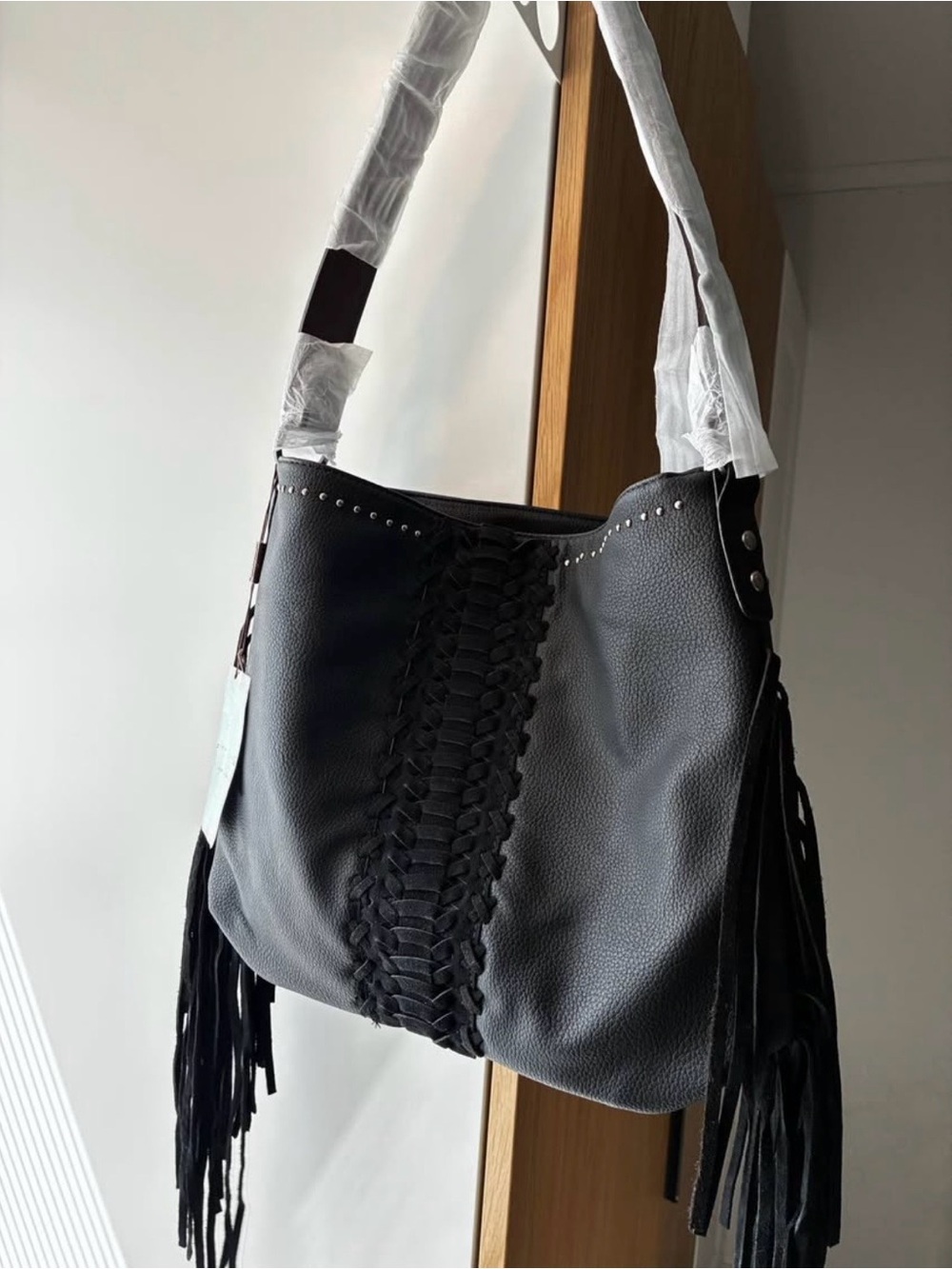 Woven Center Fringe Shoulder Bag in Black